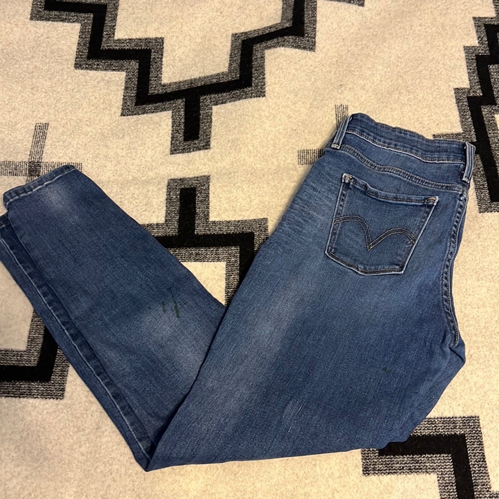 Vintage Levi’s Womens sz 28 legging style worn jeans
